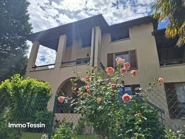 Grosszügiges & schönes Haus an ruhiger und sonniger Lage mit Garten, Terrassen und Parkplätzen nähe Lugano 5