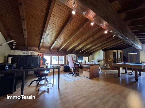 Grosszügiges & schönes Haus an ruhiger und sonniger Lage mit Garten, Terrassen und Parkplätzen nähe Lugano 10