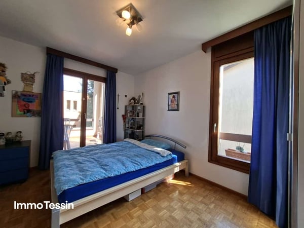 Grosszügiges & schönes Haus an ruhiger und sonniger Lage mit Garten, Terrassen und Parkplätzen nähe Lugano 12