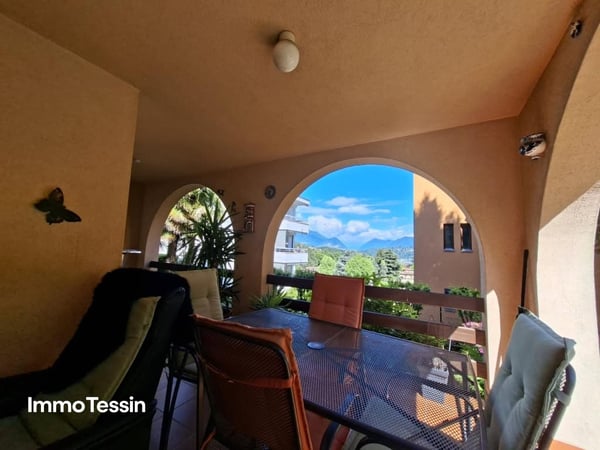 Grosszügiges & schönes Haus an ruhiger und sonniger Lage mit Garten, Terrassen und Parkplätzen nähe Lugano 3