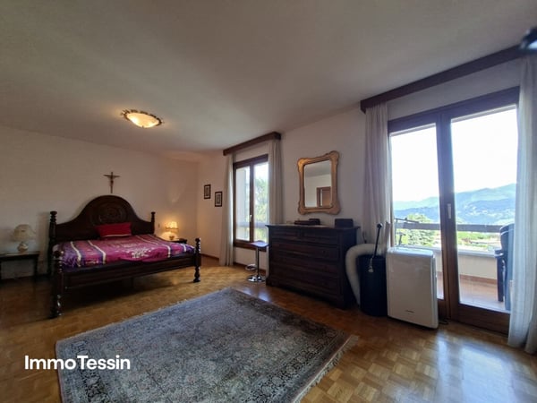 Grosszügiges & schönes Haus an ruhiger und sonniger Lage mit Garten, Terrassen und Parkplätzen nähe Lugano 11