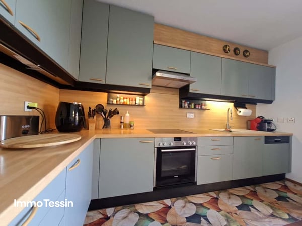 Grosszügiges & schönes Haus an ruhiger und sonniger Lage mit Garten, Terrassen und Parkplätzen nähe Lugano 9