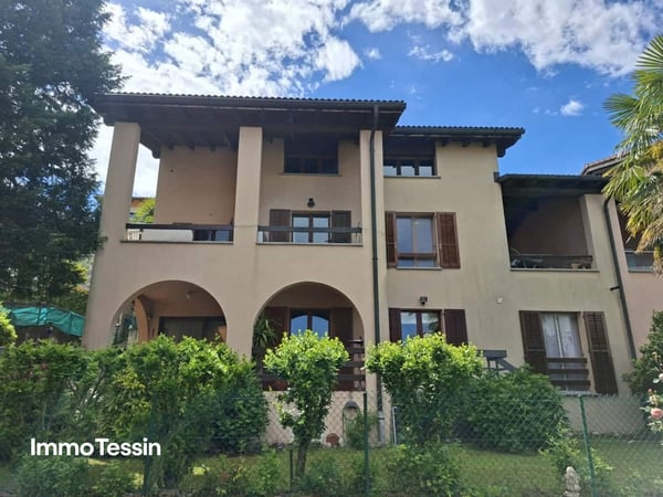 Grosszügiges & schönes Haus an ruhiger und sonniger Lage mit Garten, Terrassen und Parkplätzen nähe Lugano 4