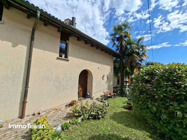 Grosszügiges & schönes Haus an ruhiger und sonniger Lage mit Garten, Terrassen und Parkplätzen nähe Lugano 7