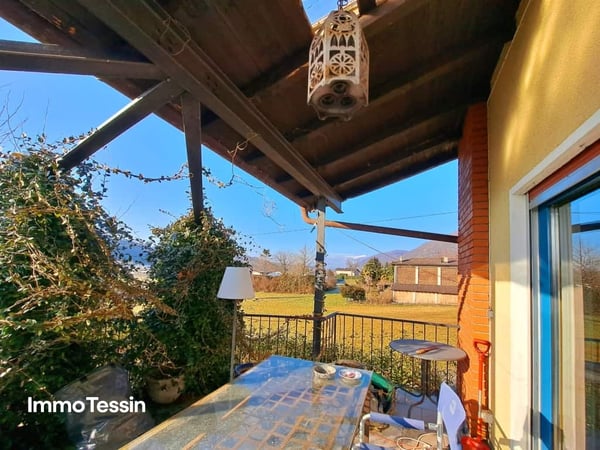 Exklusive Villa mit grossem Garten an top Lage zwischen dem Lago Maggiore und dem Lago di Lugano 1