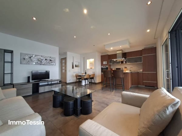 ZWEITWOHNSITZ: Luxuriöse & moderne Wohnung mit Balkon im Herzen von Locarno nur 150 Meter vom See 1