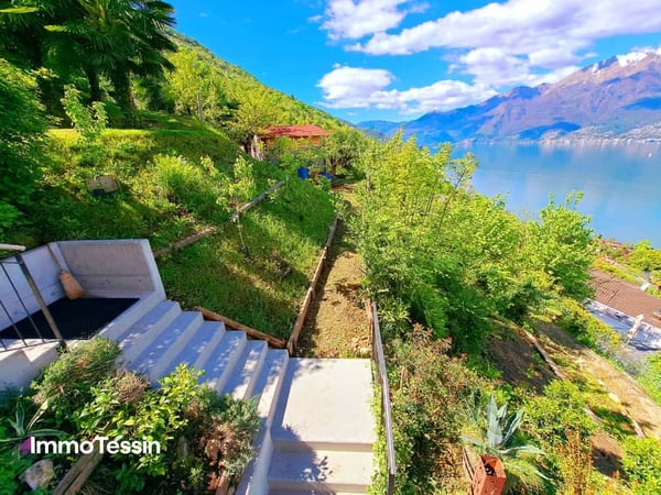 SELTENHEIT: Moderne Villa mit 2 Wohnungen & Bauland mit einmaliger Seesicht auf den Lago Maggiore so weit das Auge reicht 1
