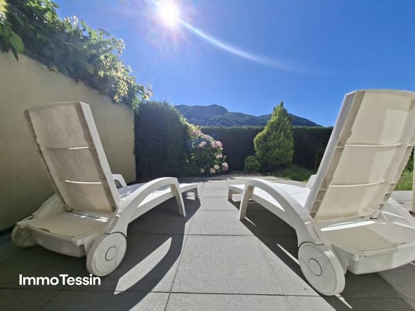 Elegantes Haus mit traumhafter 180 Seesicht auf den Lago di Lugano an wunderschöner Lage mit Garten und mehreren Parkmöglichkeiten 4