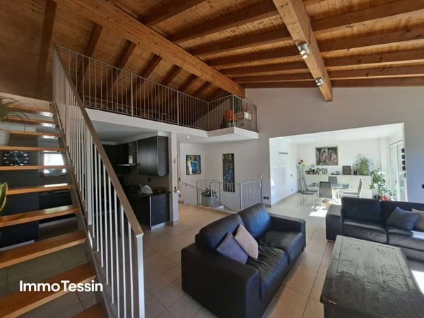 Elegantes Haus mit traumhafter 180 Seesicht auf den Lago di Lugano an wunderschöner Lage mit Garten und mehreren Parkmöglichkeiten 8
