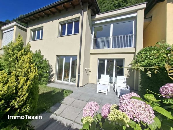 Elegantes Haus mit traumhafter 180 Seesicht auf den Lago di Lugano an wunderschöner Lage mit Garten und mehreren Parkmöglichkeiten 5