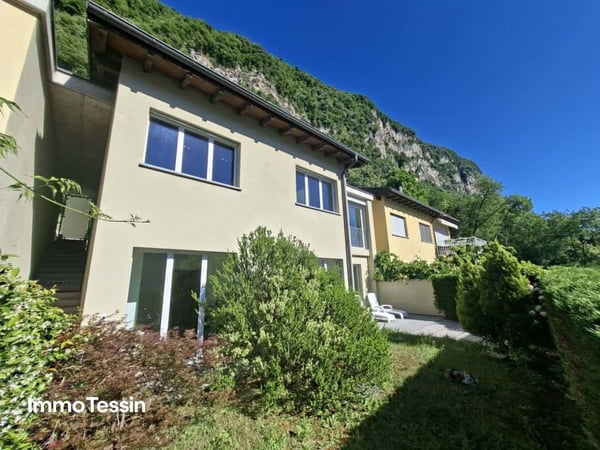 Elegantes Haus mit traumhafter 180 Seesicht auf den Lago di Lugano an wunderschöner Lage mit Garten und mehreren Parkmöglichkeiten 6