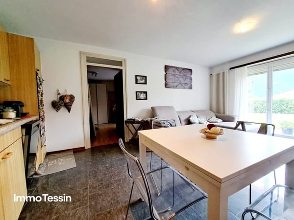 RENDITE: Haus mit 3 Wohnungen an top Lage, mit Seesicht, Innenpool & grossem Garten 9