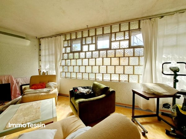 RENDITE: Haus mit 3 Wohnungen an top Lage, mit Seesicht, Innenpool & grossem Garten 8