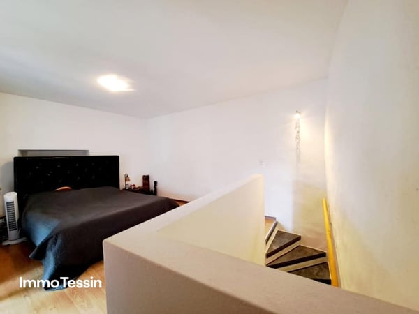 RENDITE: Haus mit 3 Wohnungen an top Lage, mit Seesicht, Innenpool & grossem Garten 10