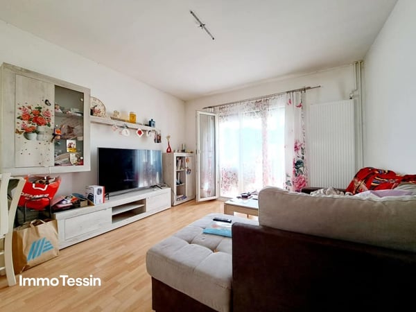 RENDITE: Haus mit 3 Wohnungen an top Lage, mit Seesicht, Innenpool & grossem Garten 12