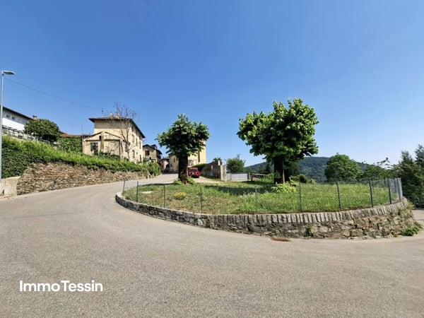 Liegenschaft zum Sanieren mit atemberaubender Fernsicht in die Tessiner Bergwelt in der Nähe von Lugano 3