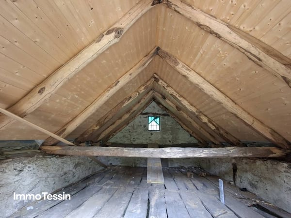 Authentisches Rustico an ruhiger Alleinlage mit freier Sicht in die Bergwelt und 3000 m2 Grundstück sowie bewilligtem Ausbauprojekt 8