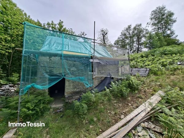 Authentisches Rustico an ruhiger Alleinlage mit freier Sicht in die Bergwelt und 3000 m2 Grundstück sowie bewilligtem Ausbauprojekt 4