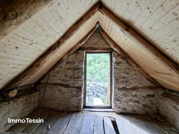 Authentisches Rustico an ruhiger Alleinlage mit freier Sicht in die Bergwelt und 3000 m2 Grundstück sowie bewilligtem Ausbauprojekt 9
