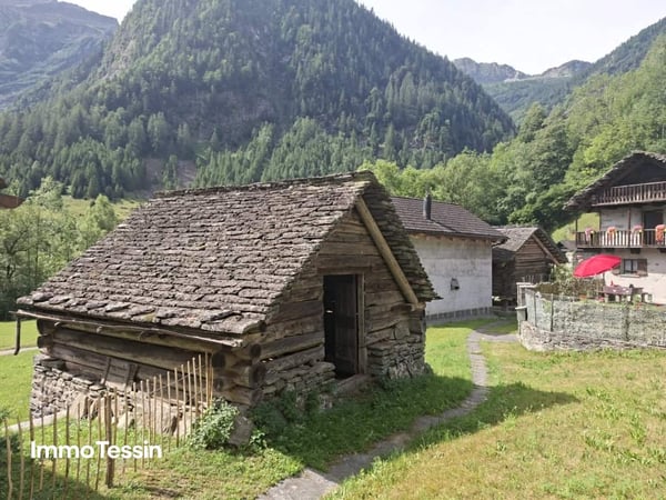 Rückzugsort im Maggiatal, Rustico mit 3000 m² Land an ruhiger Lage umgeben von einer atemberaubenden Naturkulisse 2