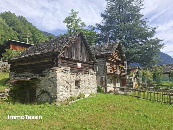 Rückzugsort im Maggiatal, Rustico mit 3000 m² Land an ruhiger Lage umgeben von einer atemberaubenden Naturkulisse 1