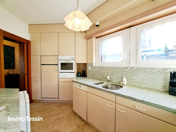 GELEGENHEIT: Luxuswohnung an top Lage mit Pool & Seesicht über Lugano auf den Lago Lugano 12