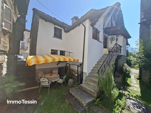 Gemütliches & liebevoll ausgebautes Tessiner Refugium, Doppel-Einfamilienhaus mit Grottino, Werkstatt und Cheminée 3