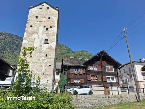 Gemütliches & liebevoll ausgebautes Tessiner Refugium, Doppel-Einfamilienhaus mit Grottino, Werkstatt und Cheminée 2