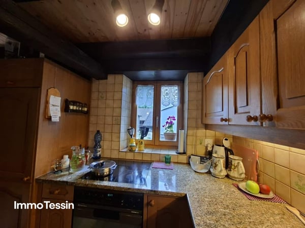 Gemütliches & liebevoll ausgebautes Tessiner Refugium, Doppel-Einfamilienhaus mit Grottino, Werkstatt und Cheminée 10