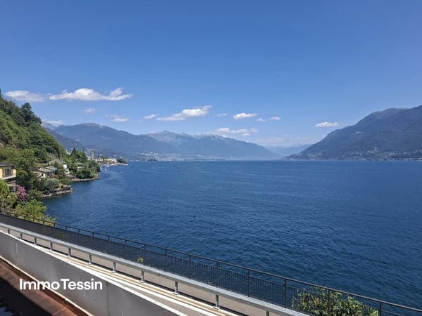 POTENTIAL: Liegenschaft in Brissago direkt am Lago Maggiore mit atemberaubender Seesicht und mehreren Parkplätzen 1
