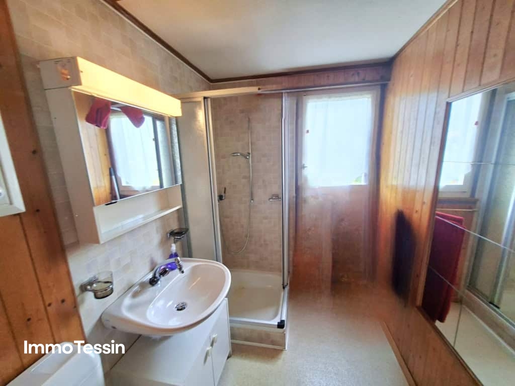 Immobilie in Corzoneso - Gemütliches Tessiner Rustico an ruhiger Lage mit fantastischer Berg und Talsicht ins Bleniotal - Bild 12