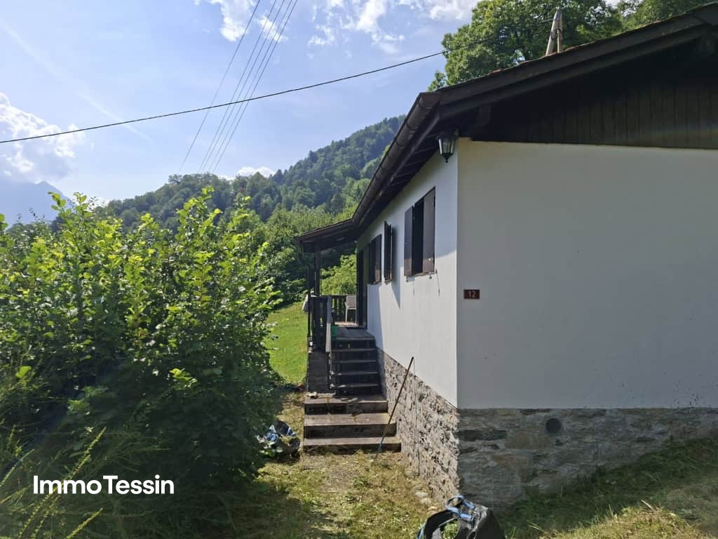 Immobilie in Corzoneso - Gemütliches Tessiner Rustico an ruhiger Lage mit fantastischer Berg und Talsicht ins Bleniotal - Bild 3