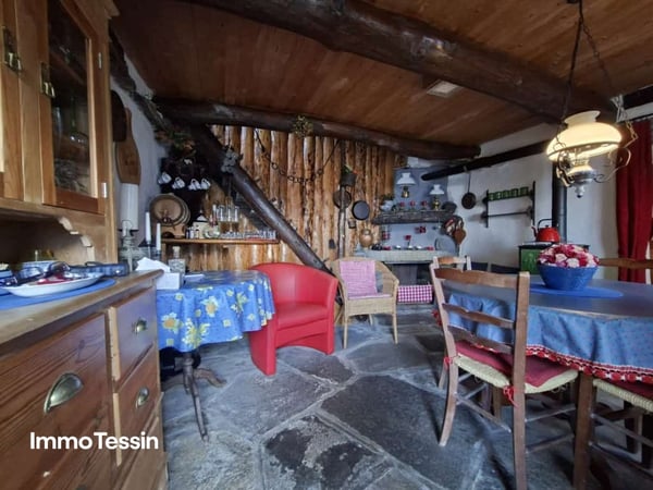 Charaktervolles Rustico an spektakulärer Aussichtslage auf einer authentischen Tessiner Alp im oberen Maggiatal 9