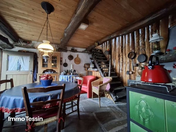 Charaktervolles Rustico an spektakulärer Aussichtslage auf einer authentischen Tessiner Alp im oberen Maggiatal 8
