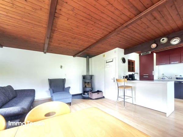 Wunderschönes und typisches Tessiner Haus vollständig renoviert und an sehr guter Lage mit grossem Grundstück 8