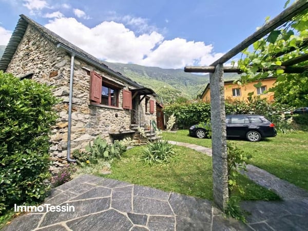Wunderschönes und typisches Tessiner Haus vollständig renoviert und an sehr guter Lage mit grossem Grundstück 2