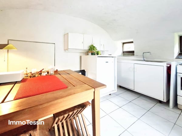EINMALIG: Liegenschaft mit zwei Rustico und separatem Atelier an Panoramalage mit Weitsicht und riesigem Grundstück 10