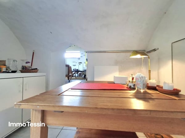 EINMALIG: Liegenschaft mit zwei Rustico und separatem Atelier an Panoramalage mit Weitsicht und riesigem Grundstück 11