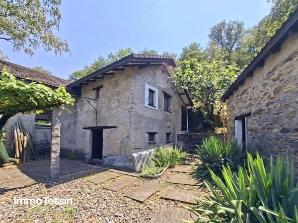 EINMALIG: Liegenschaft mit zwei Rustico und separatem Atelier an Panoramalage mit Weitsicht und riesigem Grundstück 2