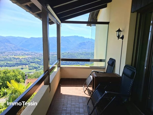 Wunderschöne Wohnung mit fantastischer Seesicht auf den Lago di Lugano und Pool in der Residenza Bellavista Cademario nähe Lugano 4