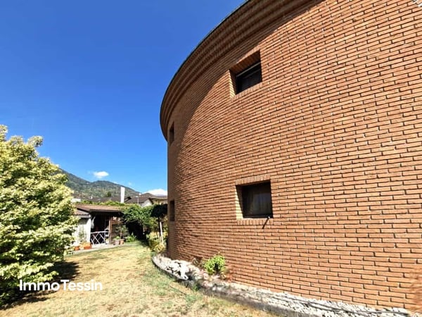 Fantastisches Mario Botta Haus im Bleniotal mit 2 Wohnungen an Top Lage mit freier Sicht in die Tessiner Bergwelt 2
