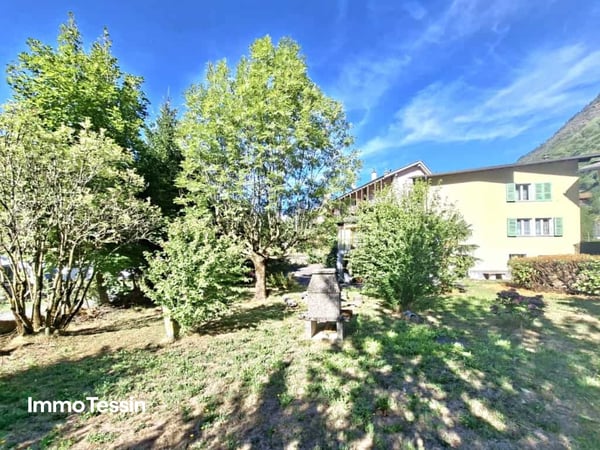 Haus mit 2 Wohnungen an ruhiger Lage und fantastischer Weitsicht ins Grüne sowie grossem Garten 3