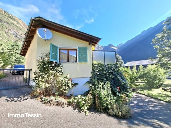 Haus mit 2 Wohnungen an ruhiger Lage und fantastischer Weitsicht ins Grüne sowie grossem Garten 5
