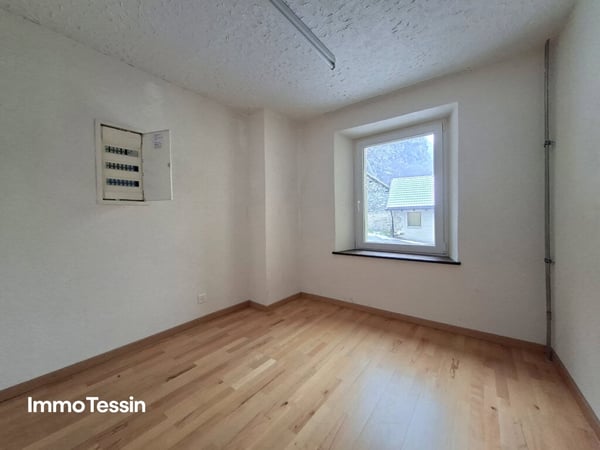 Grosszügiges & komplett renoviertes Haus mit 7 Schlafzimmern an ruhiger Lage zum top Preis 10