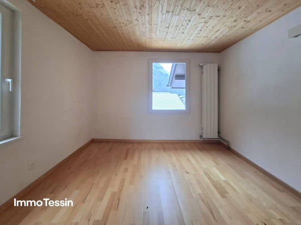 Grosszügiges & komplett renoviertes Haus mit 7 Schlafzimmern an ruhiger Lage zum top Preis 8
