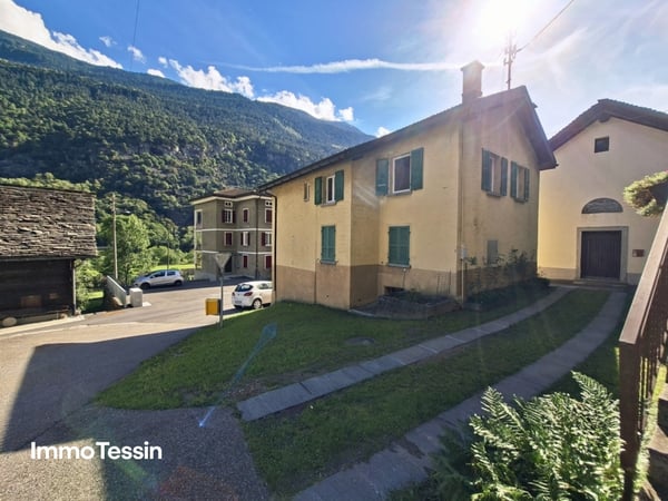 Grosszügiges & komplett renoviertes Haus mit 7 Schlafzimmern an ruhiger Lage zum top Preis 3