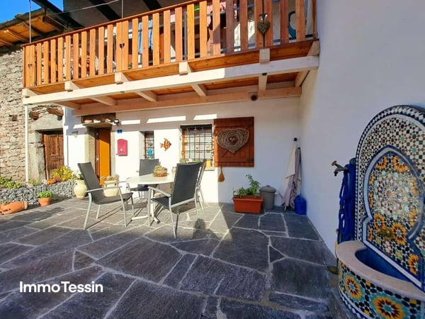 Gemütliches Tessiner Haus komplett renoviert an ruhiger Lage mit schönem Weitblick, Terrasse und Balkon 2