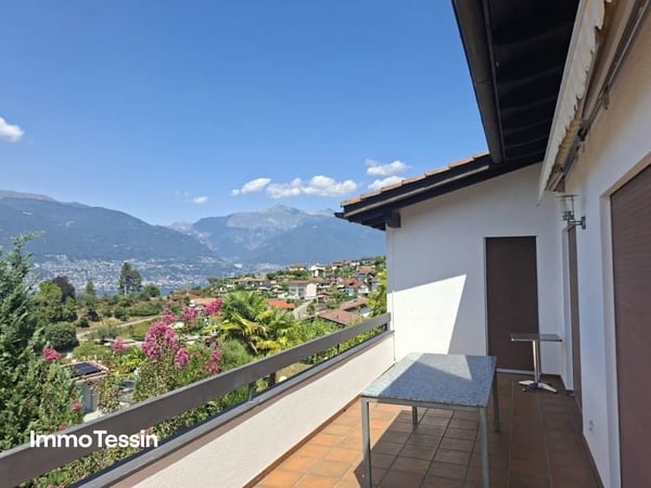 Wunderschöne Villa mit Pool und Einliegerwohnung an exklusiver Aussichtslage mit fantastischer 180 Grad Seesicht über den Lago Maggiore 7