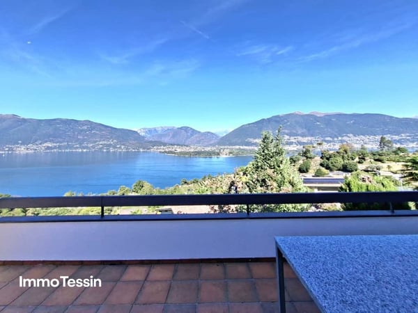 Wunderschöne Villa mit Pool und Einliegerwohnung an exklusiver Aussichtslage mit fantastischer 180 Grad Seesicht über den Lago Maggiore 6