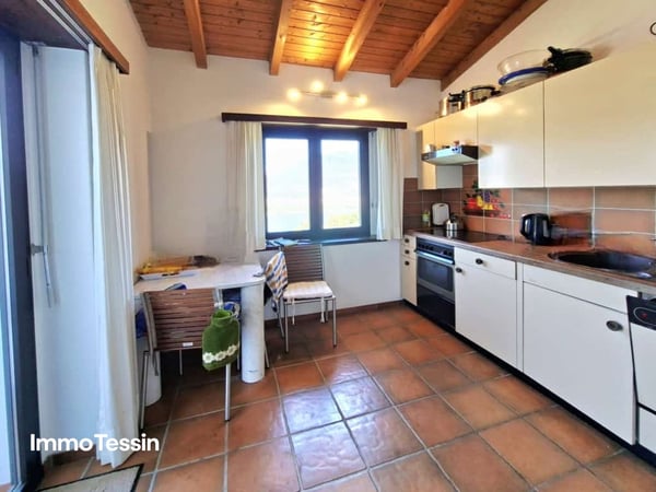 Wunderschöne Villa mit Pool und Einliegerwohnung an exklusiver Aussichtslage mit fantastischer 180 Grad Seesicht über den Lago Maggiore 11